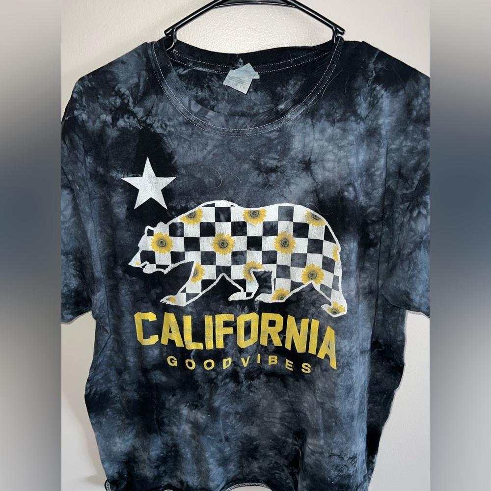 california graphic t-shirt, marble grey, size large!